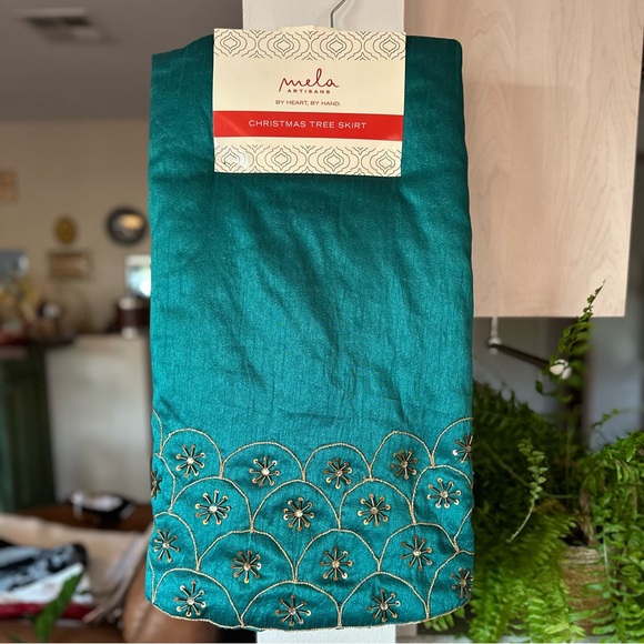 ❤️Gorgeous Christmas Tree Skirt - Mela Artisans By Heart, By Hand India - Picture 8 of 8